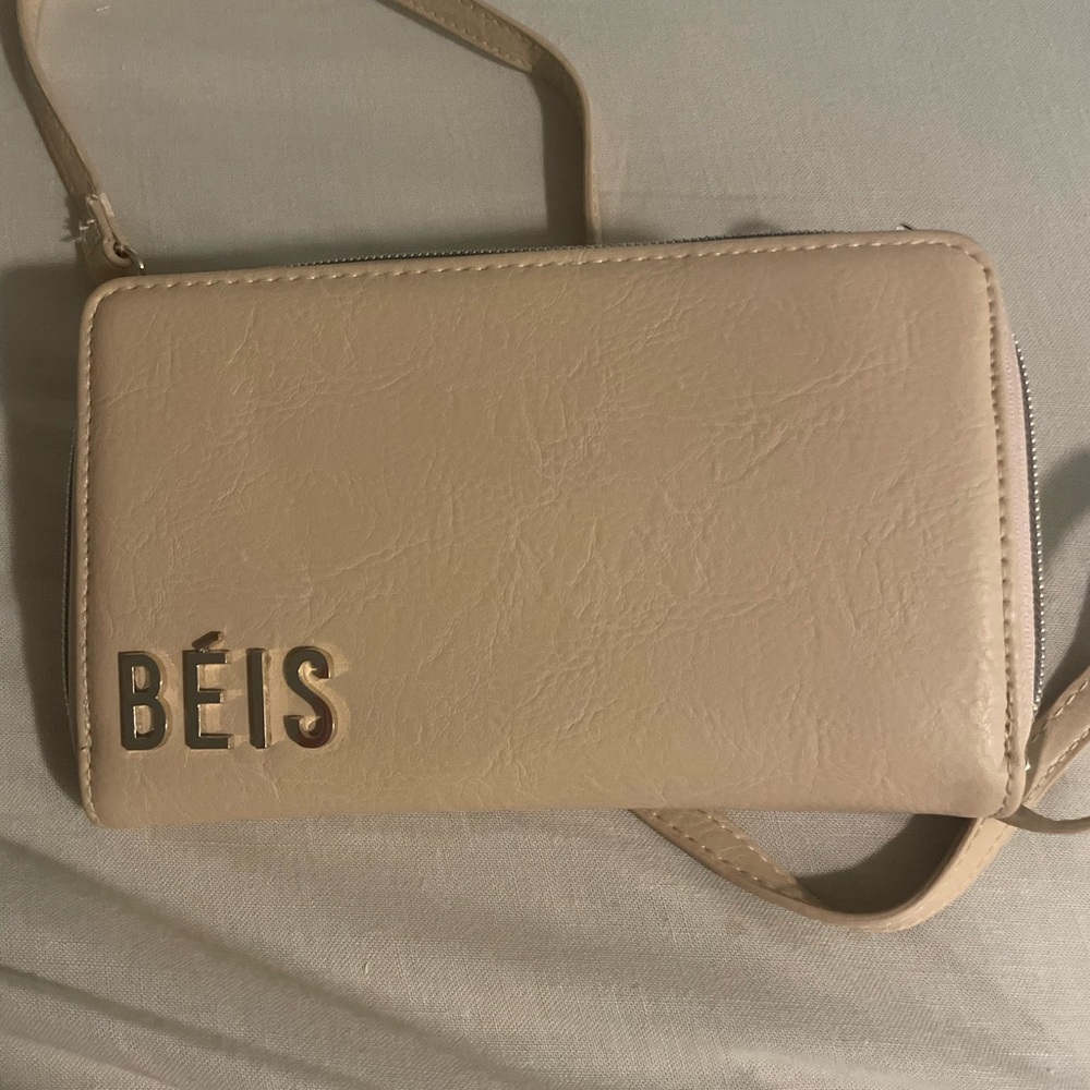 Beis travel wallet in beige